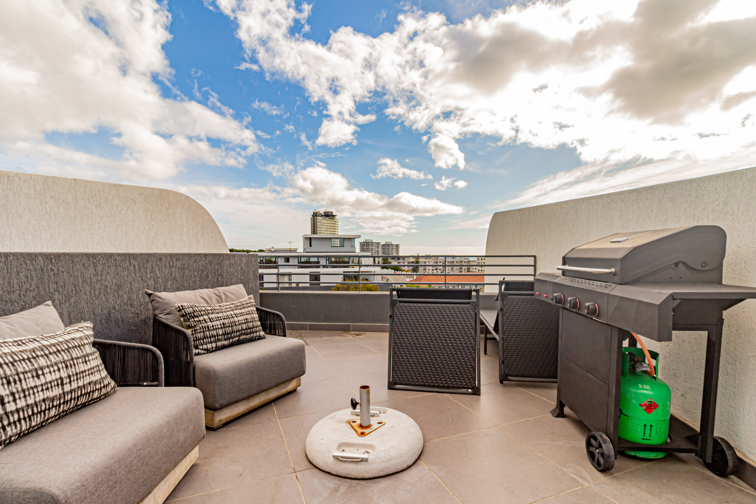 Scholtz Penthouse Photo 11