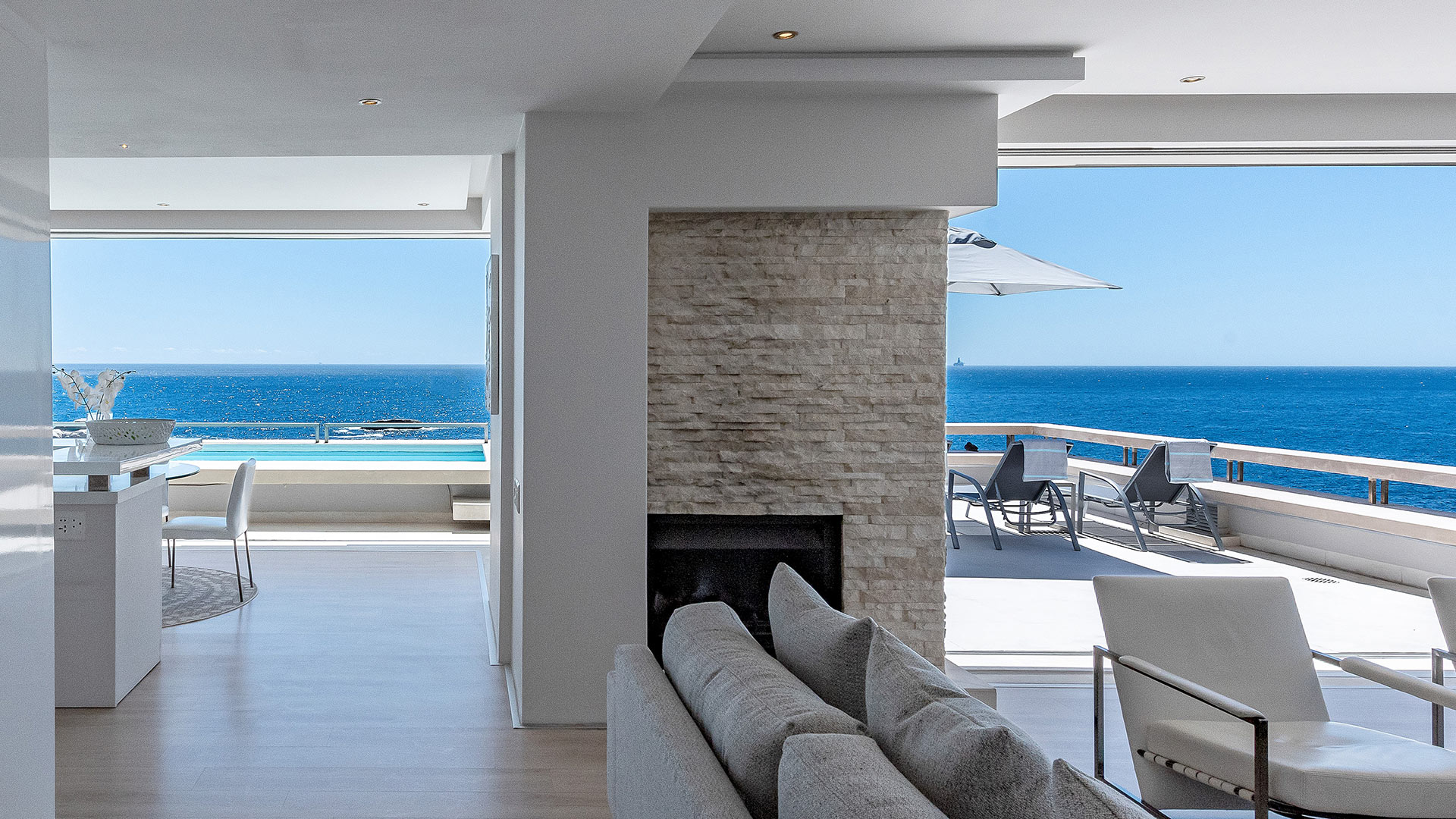 Penthouse 1 Photo 10