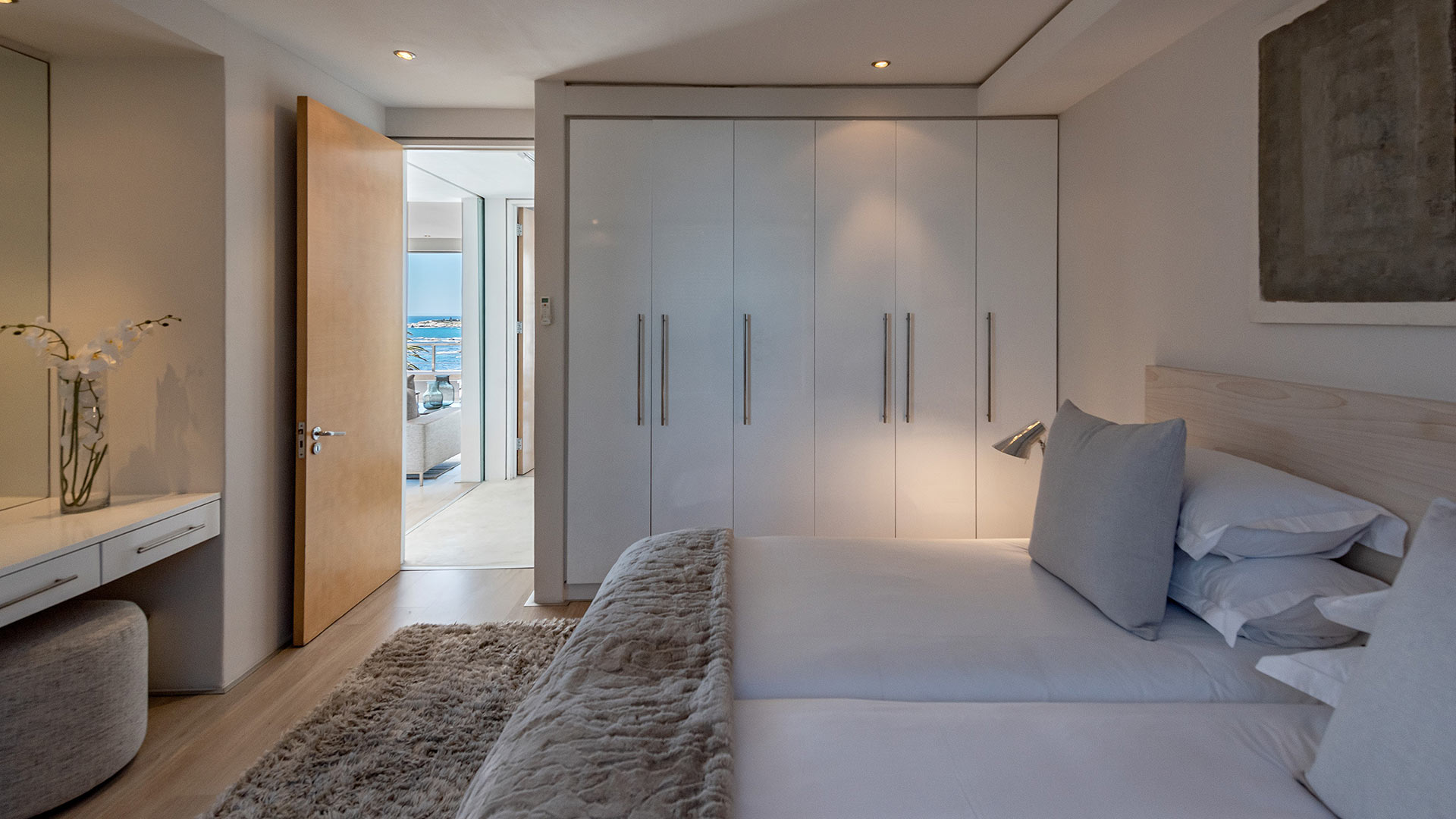 Penthouse 1 Photo 6