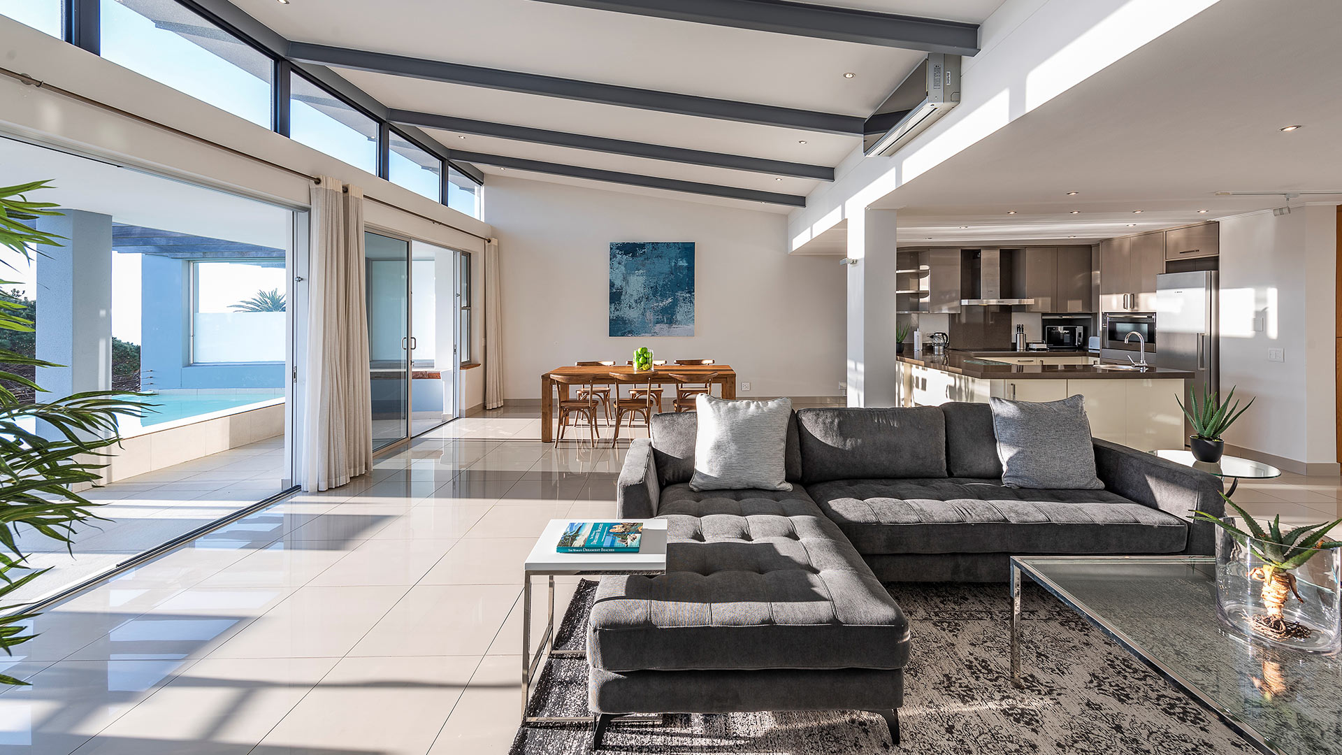 Penthouse 4 Photo 10