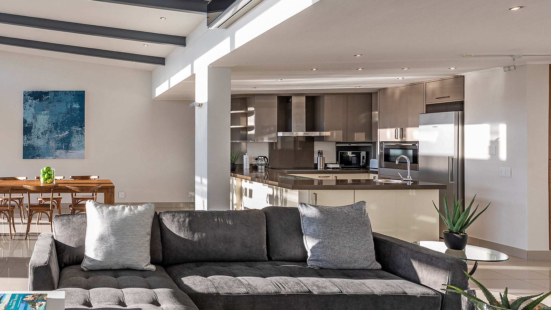 Penthouse 4 Photo 11