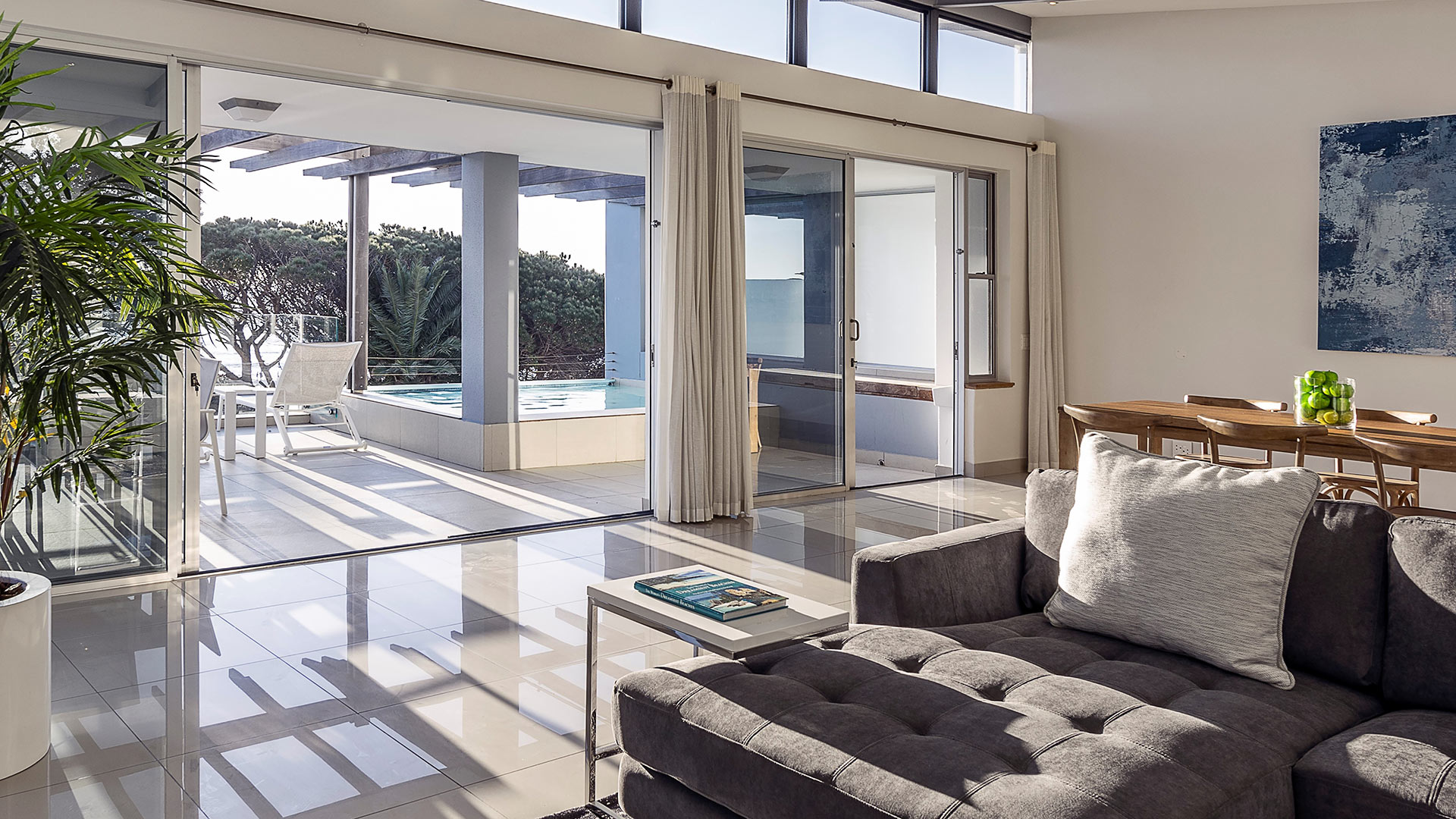 Penthouse 4 Photo 12