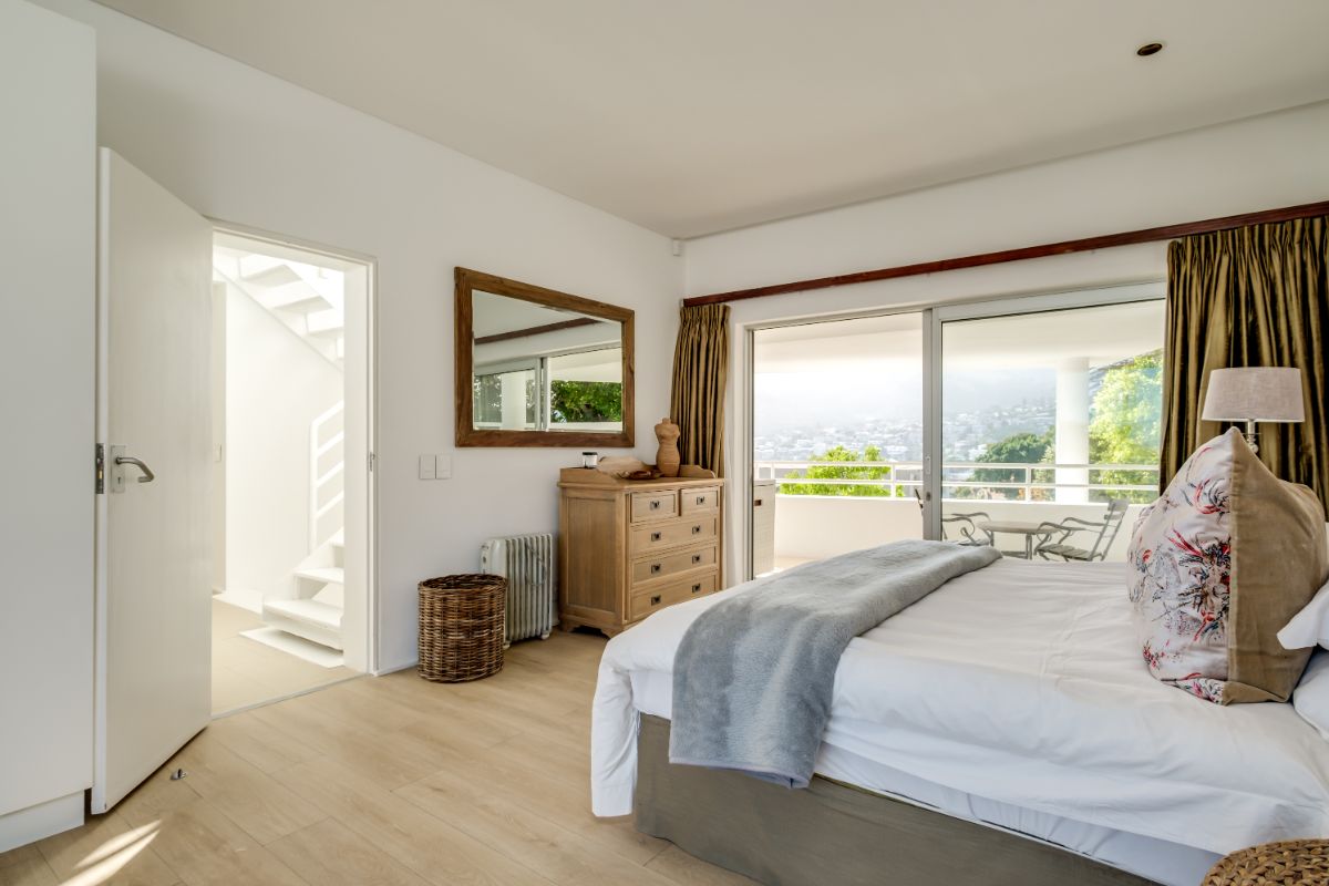 Photo 15 of Silver Tree Views accommodation in Camps Bay, Cape Town with 6 bedrooms and 5 bathrooms