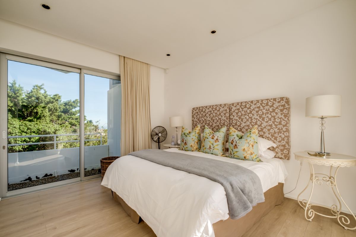 Photo 24 of Silver Tree Views accommodation in Camps Bay, Cape Town with 6 bedrooms and 5 bathrooms