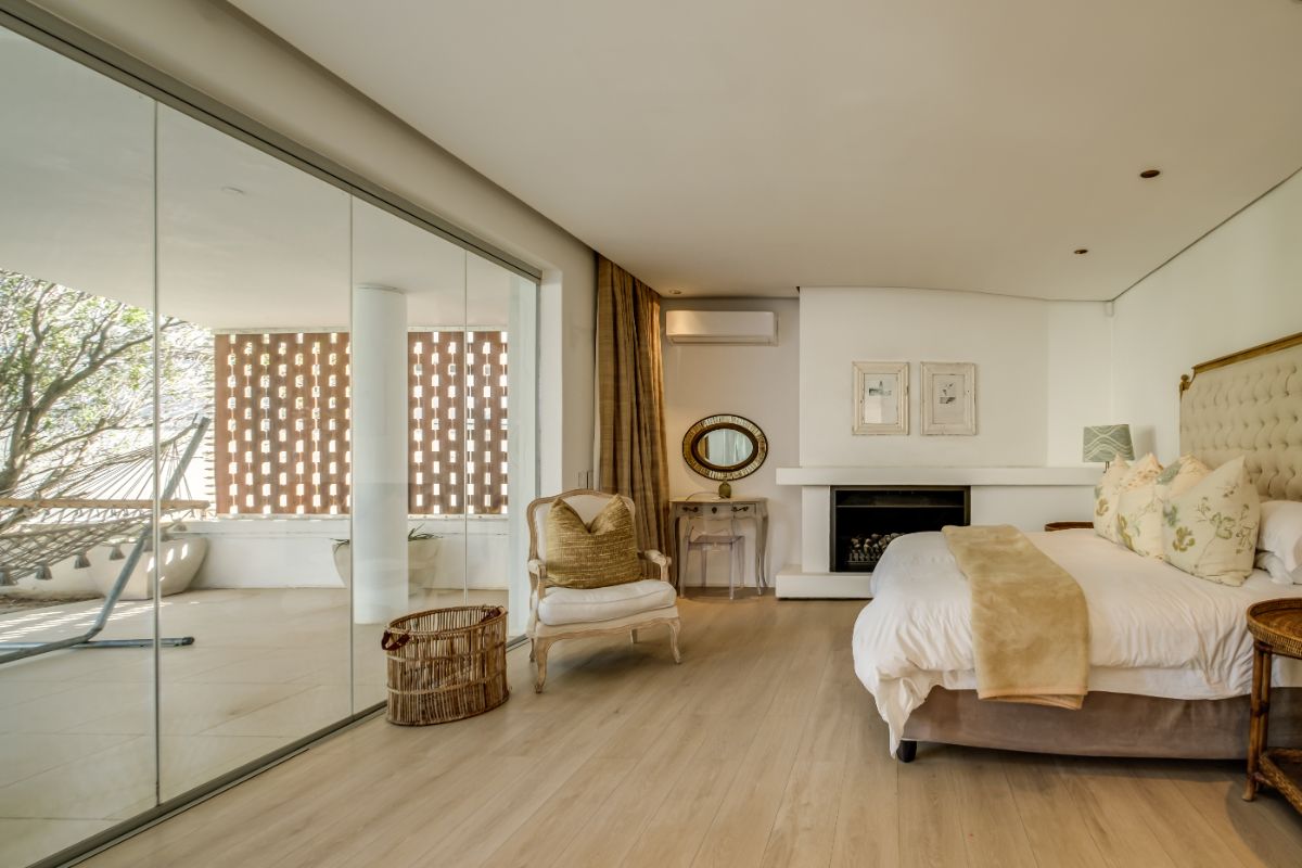 Photo 16 of Silver Tree Views accommodation in Camps Bay, Cape Town with 6 bedrooms and 5 bathrooms