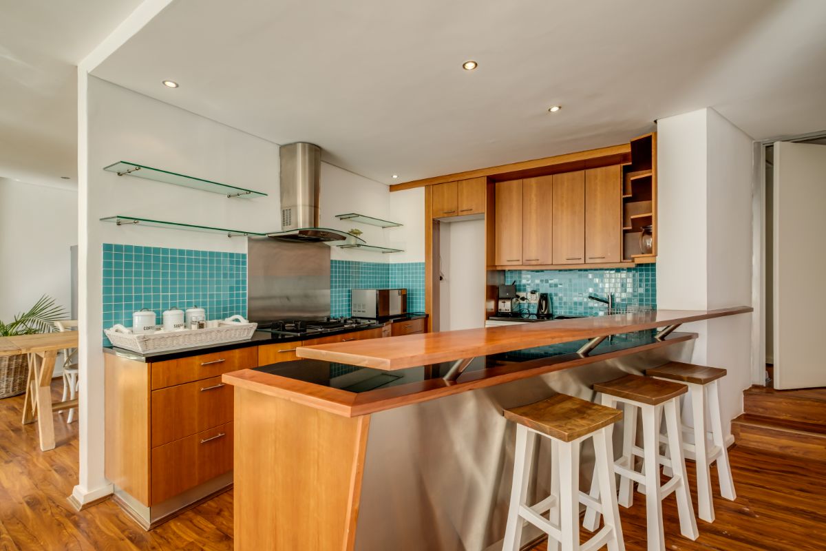 Photo 9 of Silver Tree Views accommodation in Camps Bay, Cape Town with 6 bedrooms and 5 bathrooms