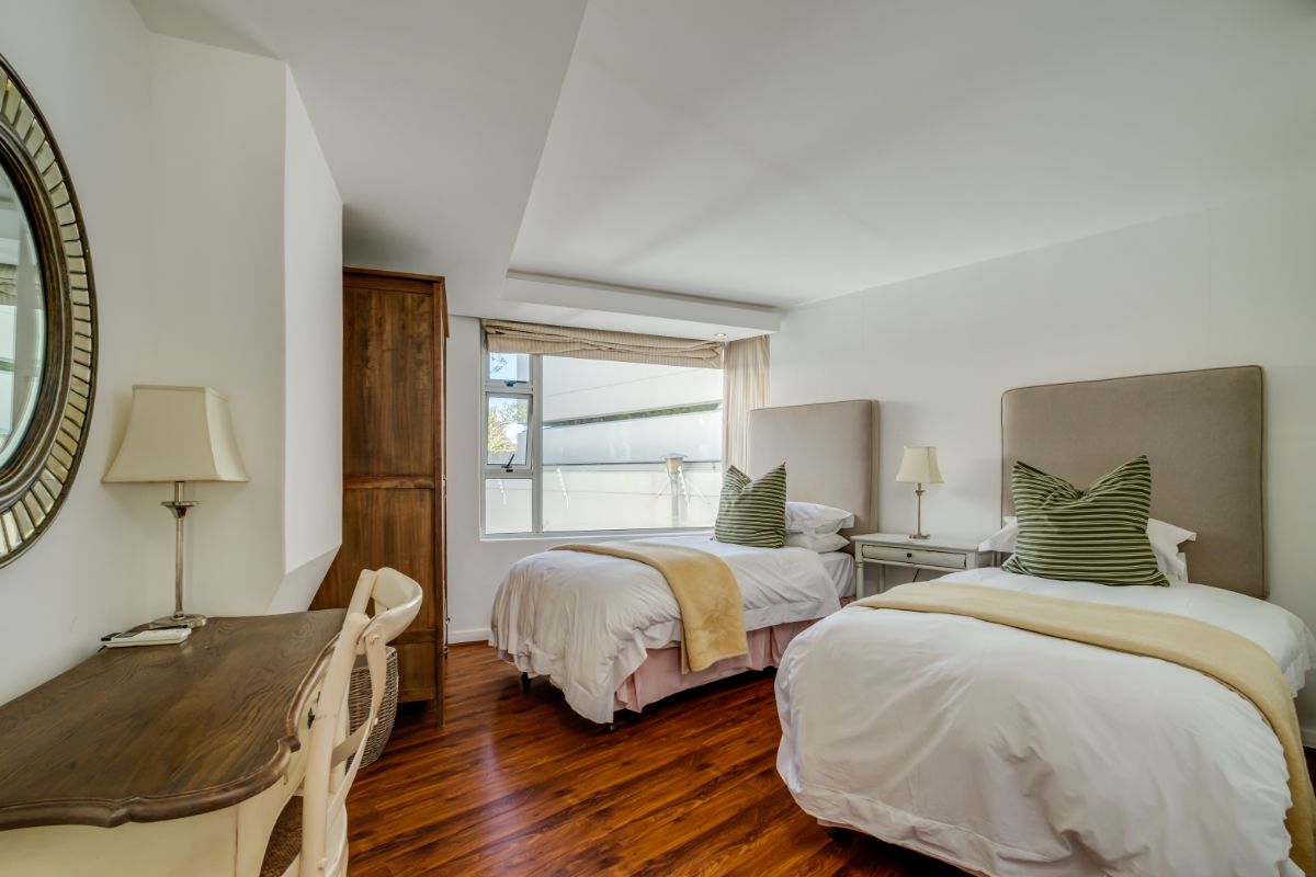 Photo 12 of Silver Tree Views accommodation in Camps Bay, Cape Town with 6 bedrooms and 5 bathrooms