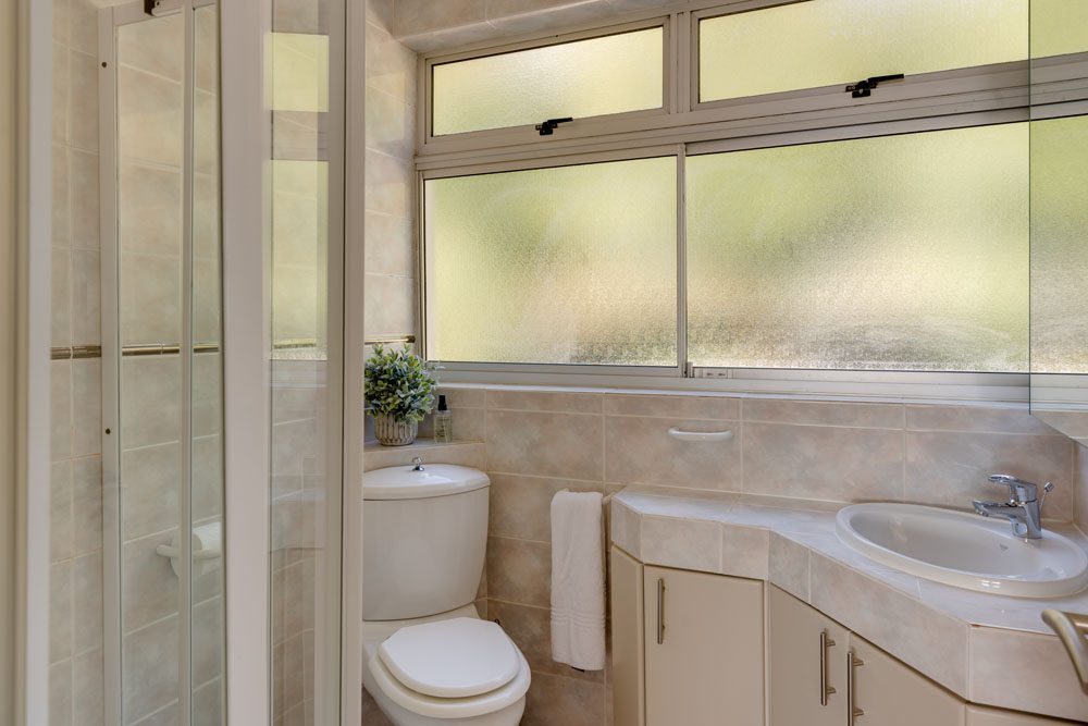 Photo 14 of 15 Woodford accommodation in Camps Bay, Cape Town with 6 bedrooms and 6 bathrooms