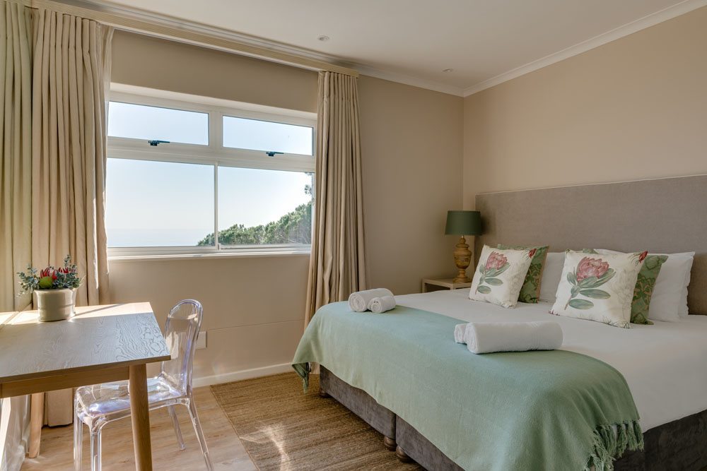 Photo 15 of 15 Woodford accommodation in Camps Bay, Cape Town with 6 bedrooms and 6 bathrooms
