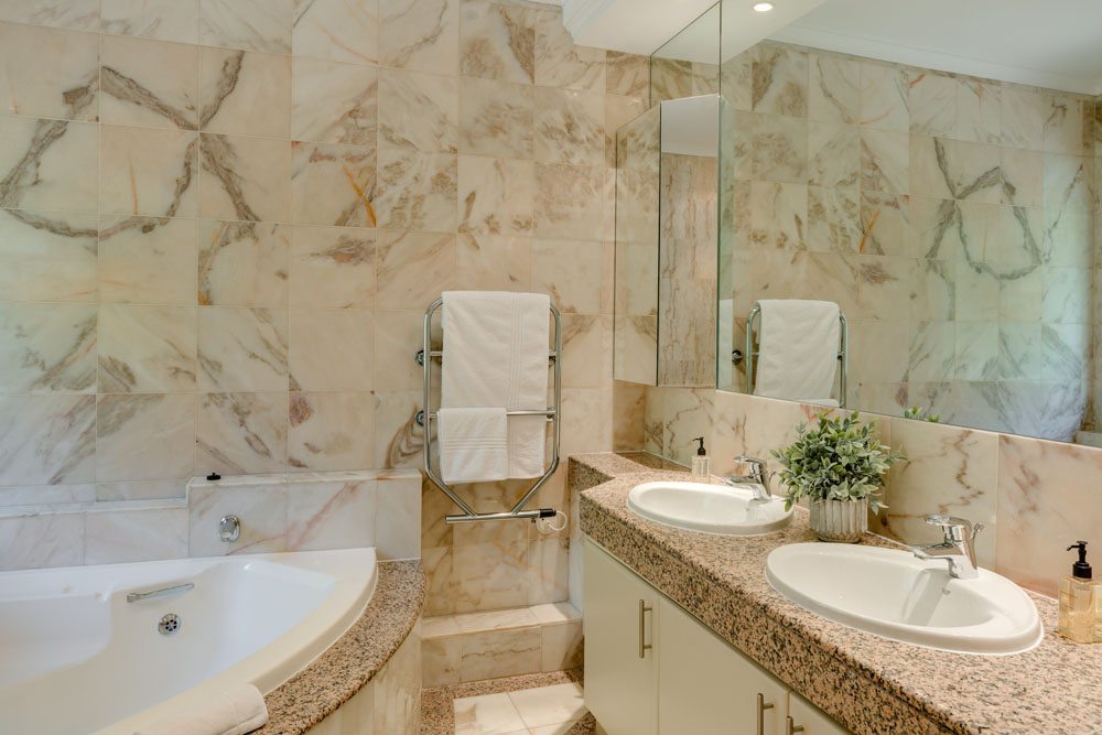 Photo 7 of 15 Woodford accommodation in Camps Bay, Cape Town with 6 bedrooms and 6 bathrooms