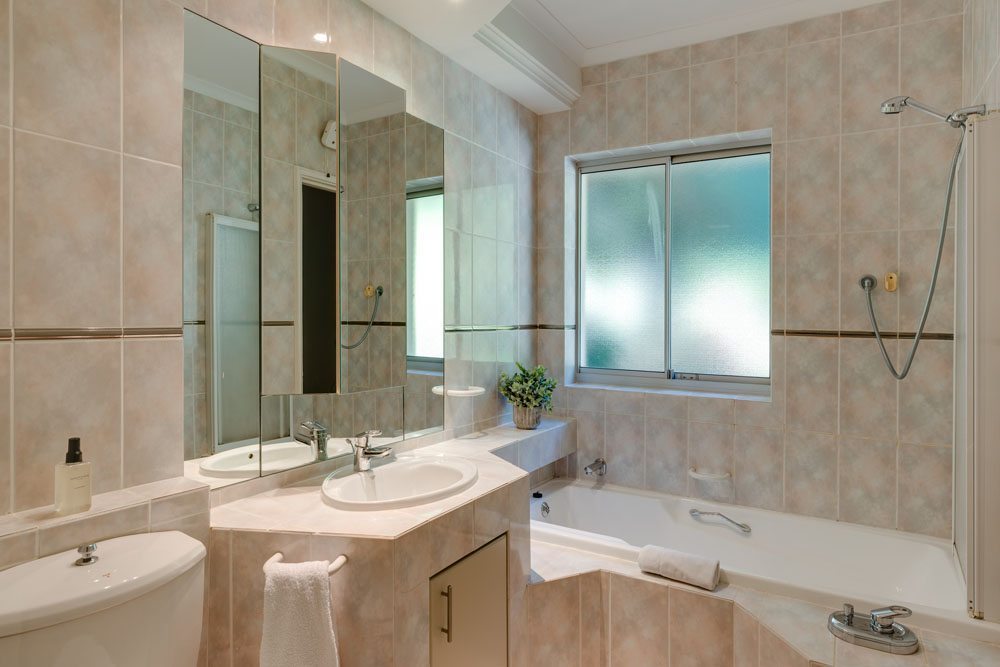 Photo 10 of 15 Woodford accommodation in Camps Bay, Cape Town with 6 bedrooms and 6 bathrooms