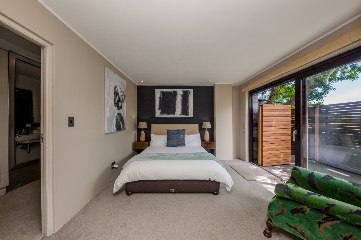 Photo 14 of 17 Geneva Lower accommodation in Camps Bay, Cape Town with 1 bedrooms and 1 bathrooms