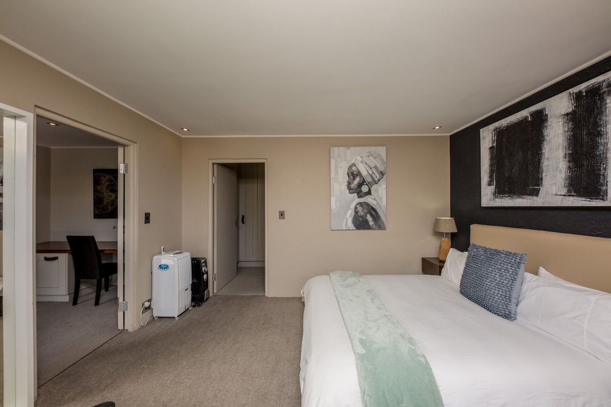 Photo 17 of 17 Geneva Lower accommodation in Camps Bay, Cape Town with 1 bedrooms and 1 bathrooms