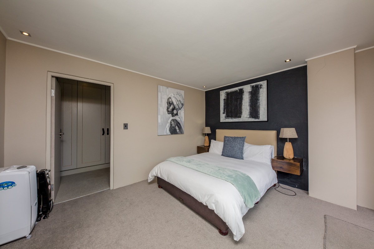 Photo 18 of 17 Geneva Lower accommodation in Camps Bay, Cape Town with 1 bedrooms and 1 bathrooms