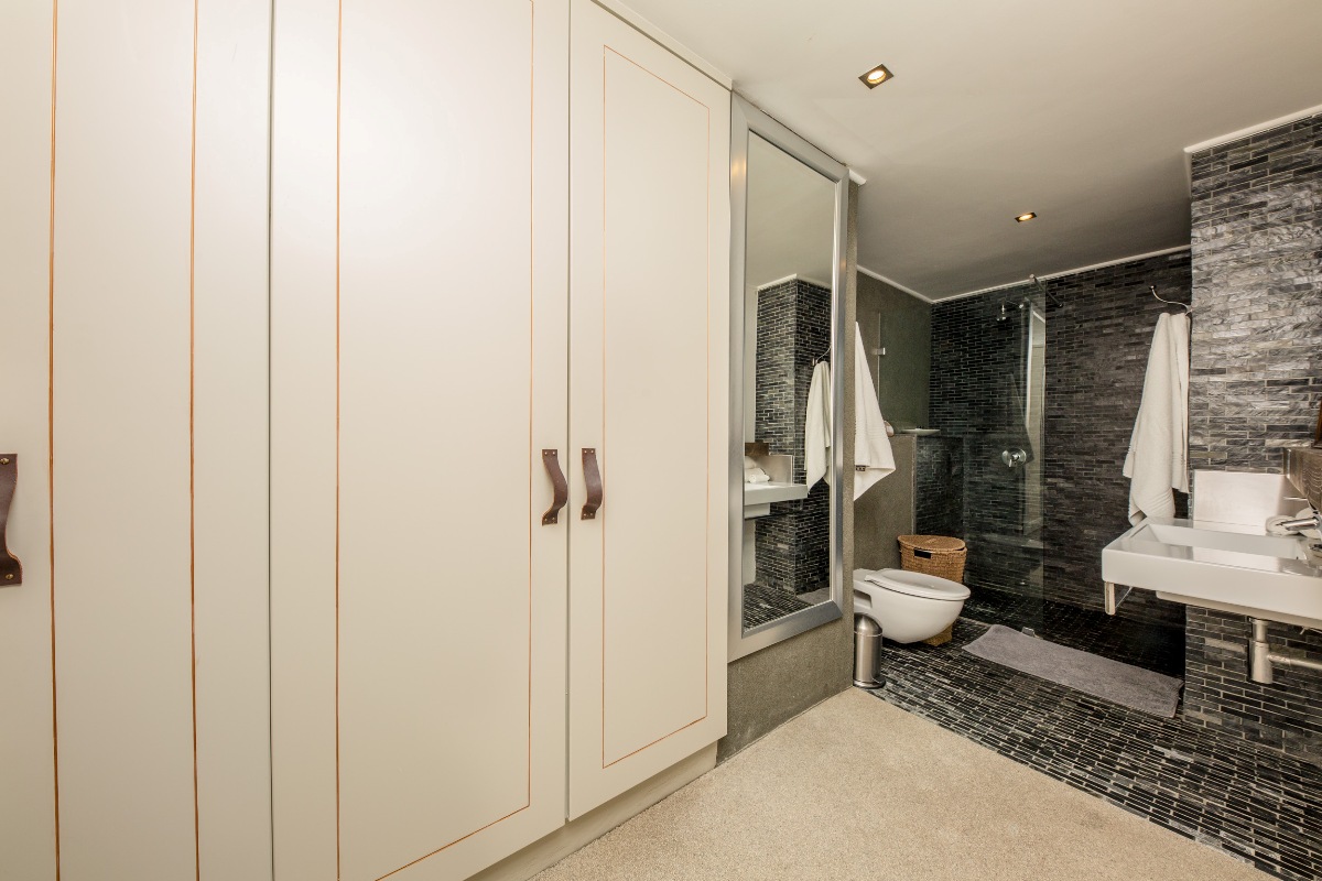 Photo 19 of 17 Geneva Lower accommodation in Camps Bay, Cape Town with 1 bedrooms and 1 bathrooms