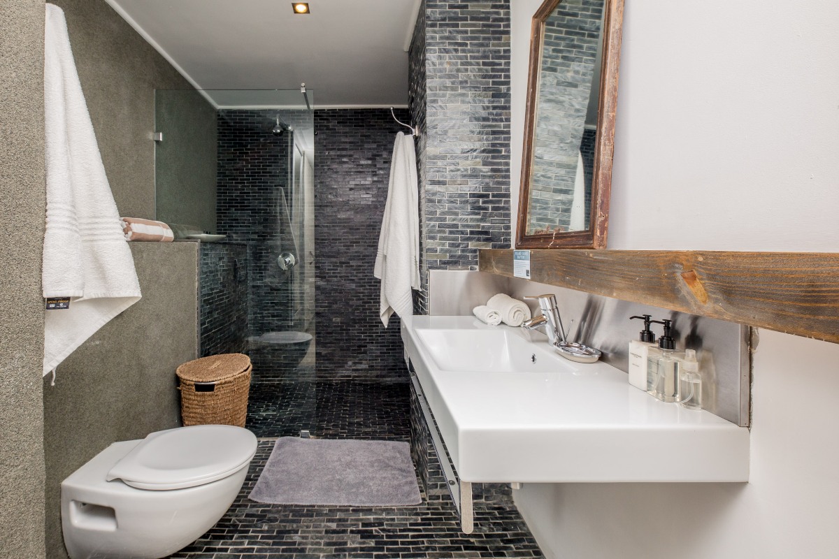 Photo 21 of 17 Geneva Lower accommodation in Camps Bay, Cape Town with 1 bedrooms and 1 bathrooms