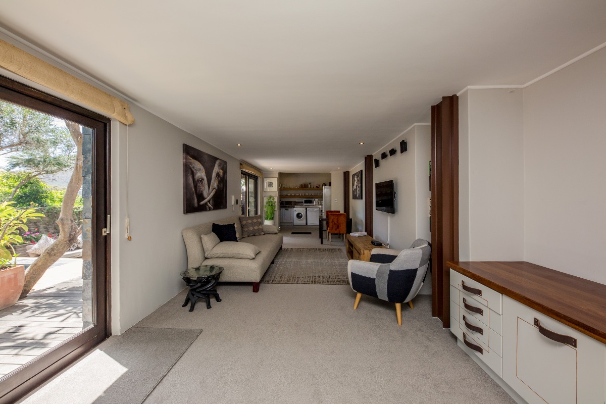 Photo 22 of 17 Geneva Lower accommodation in Camps Bay, Cape Town with 1 bedrooms and 1 bathrooms