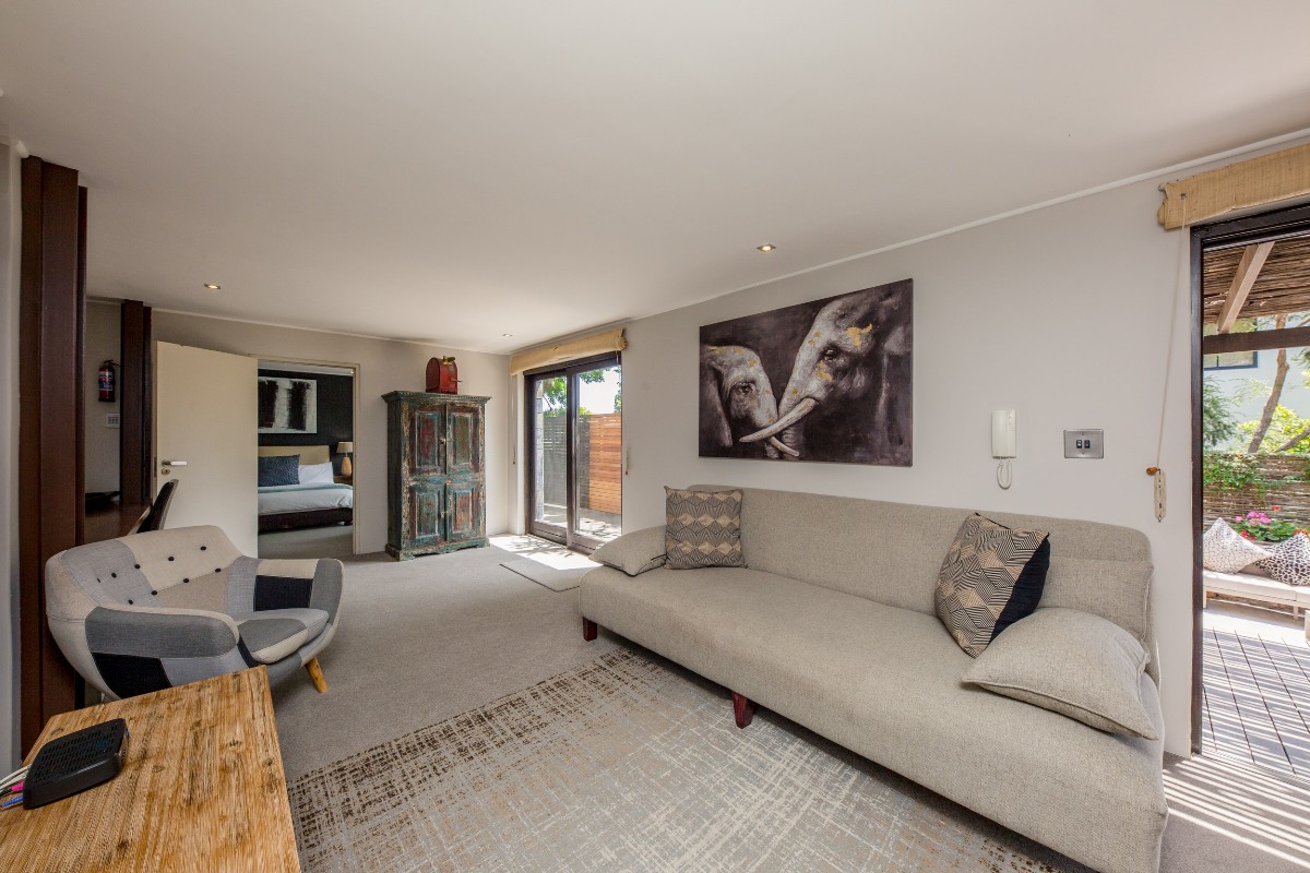 Photo 24 of 17 Geneva Lower accommodation in Camps Bay, Cape Town with 1 bedrooms and 1 bathrooms