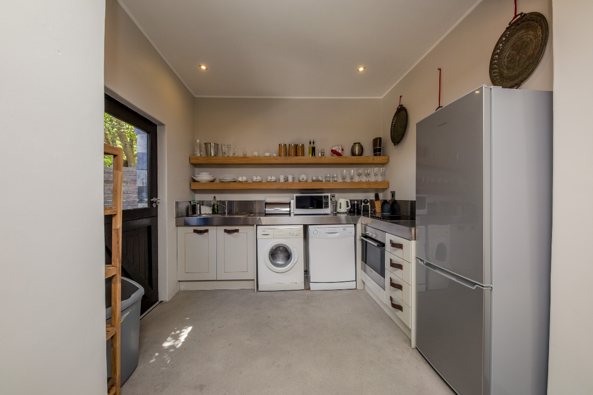 Photo 26 of 17 Geneva Lower accommodation in Camps Bay, Cape Town with 1 bedrooms and 1 bathrooms