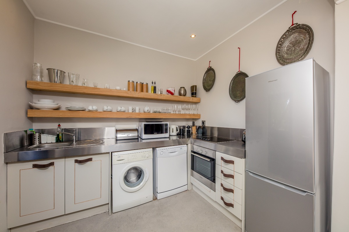 Photo 27 of 17 Geneva Lower accommodation in Camps Bay, Cape Town with 1 bedrooms and 1 bathrooms
