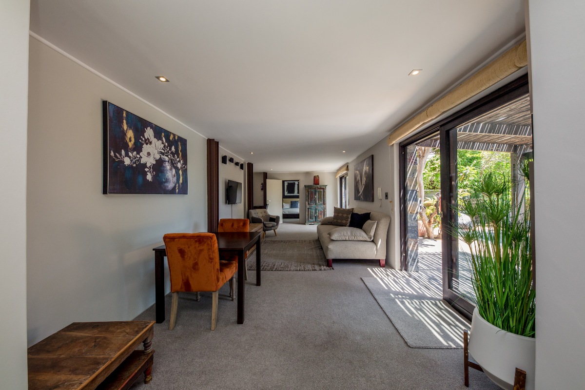 Photo 28 of 17 Geneva Lower accommodation in Camps Bay, Cape Town with 1 bedrooms and 1 bathrooms
