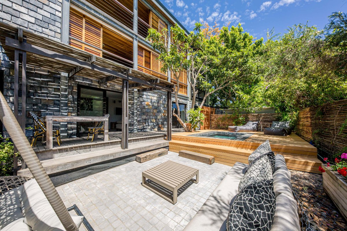 Photo 36 of 17 Geneva Lower accommodation in Camps Bay, Cape Town with 1 bedrooms and 1 bathrooms
