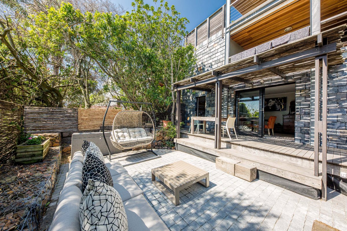 Photo 7 of 17 Geneva Lower accommodation in Camps Bay, Cape Town with 1 bedrooms and 1 bathrooms