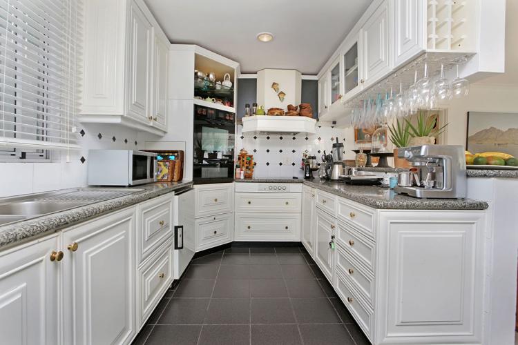 Photo 4 of 58 on Fourth accommodation in Clifton, Cape Town with 4 bedrooms and 3 bathrooms