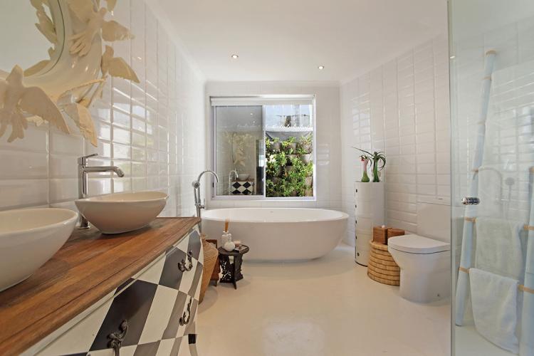 Photo 7 of 58 on Fourth accommodation in Clifton, Cape Town with 4 bedrooms and 3 bathrooms