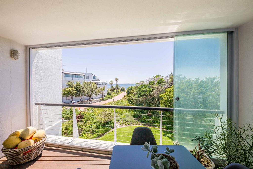 Photo 1 of Anchor Apartment accommodation in Mouille Point, Cape Town with 1 bedrooms and 1 bathrooms