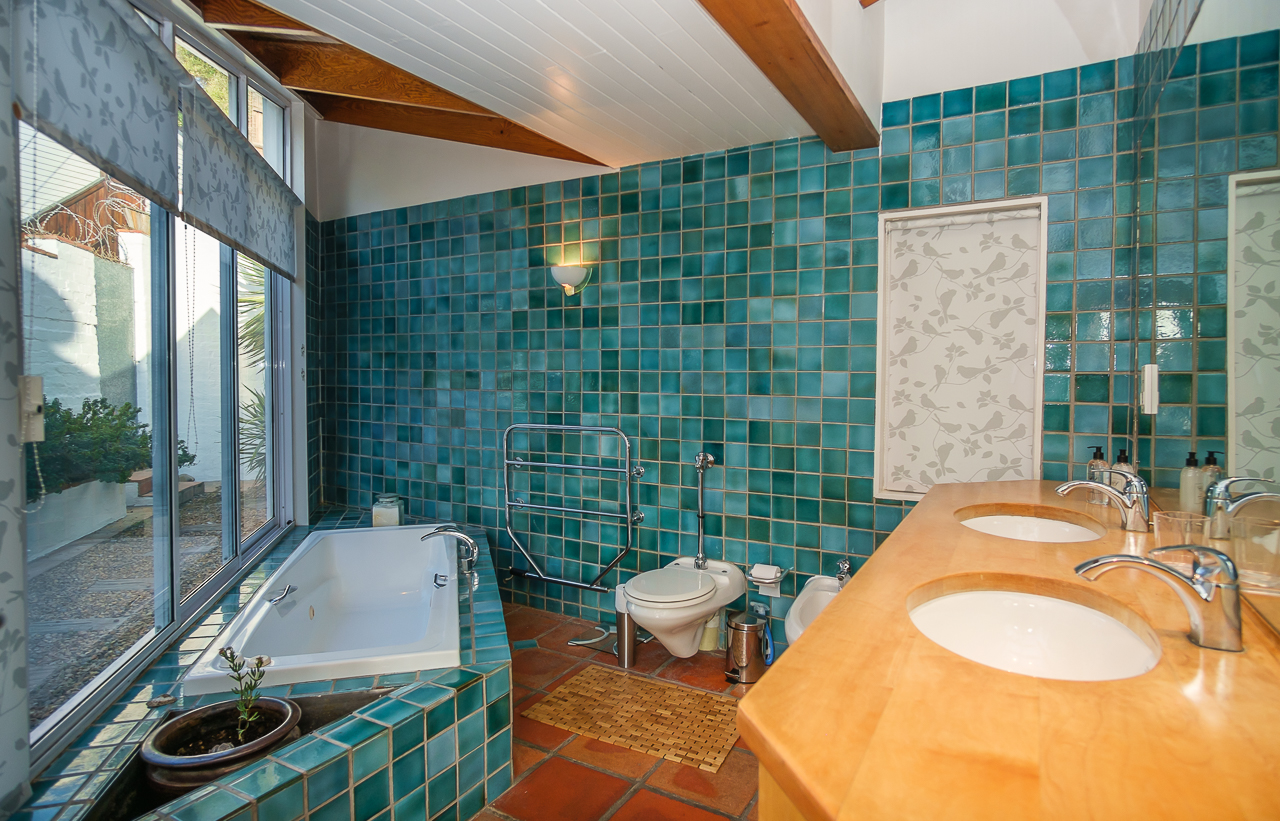 Photo 9 of Clifton Ocean Villa accommodation in Clifton, Cape Town with 5 bedrooms and 4 bathrooms
