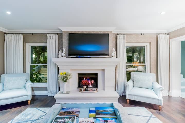 Photo 37 of Constantia Bliss accommodation in Constantia, Cape Town with 6 bedrooms and 4 bathrooms