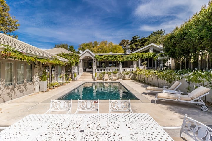 Photo 28 of Constantia Bliss accommodation in Constantia, Cape Town with 6 bedrooms and 4 bathrooms