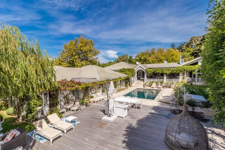 Photo 19 of Constantia Bliss accommodation in Constantia, Cape Town with 6 bedrooms and 4 bathrooms
