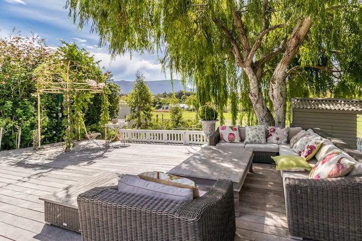 Photo 14 of Constantia Bliss accommodation in Constantia, Cape Town with 6 bedrooms and 4 bathrooms
