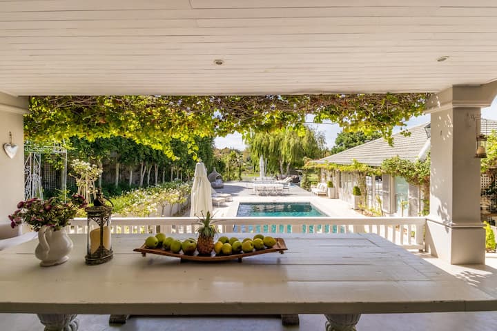 Photo 9 of Constantia Bliss accommodation in Constantia, Cape Town with 6 bedrooms and 4 bathrooms