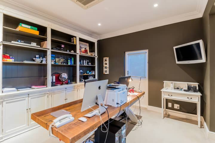 Photo 1 of Constantia Bliss accommodation in Constantia, Cape Town with 6 bedrooms and 4 bathrooms