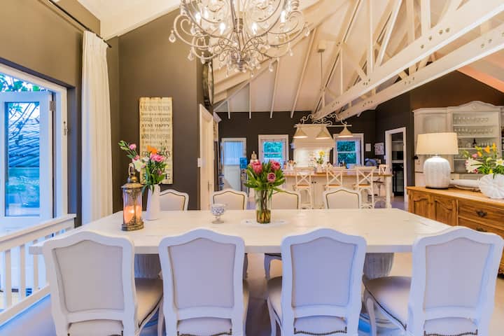 Photo 30 of Constantia Bliss accommodation in Constantia, Cape Town with 6 bedrooms and 4 bathrooms