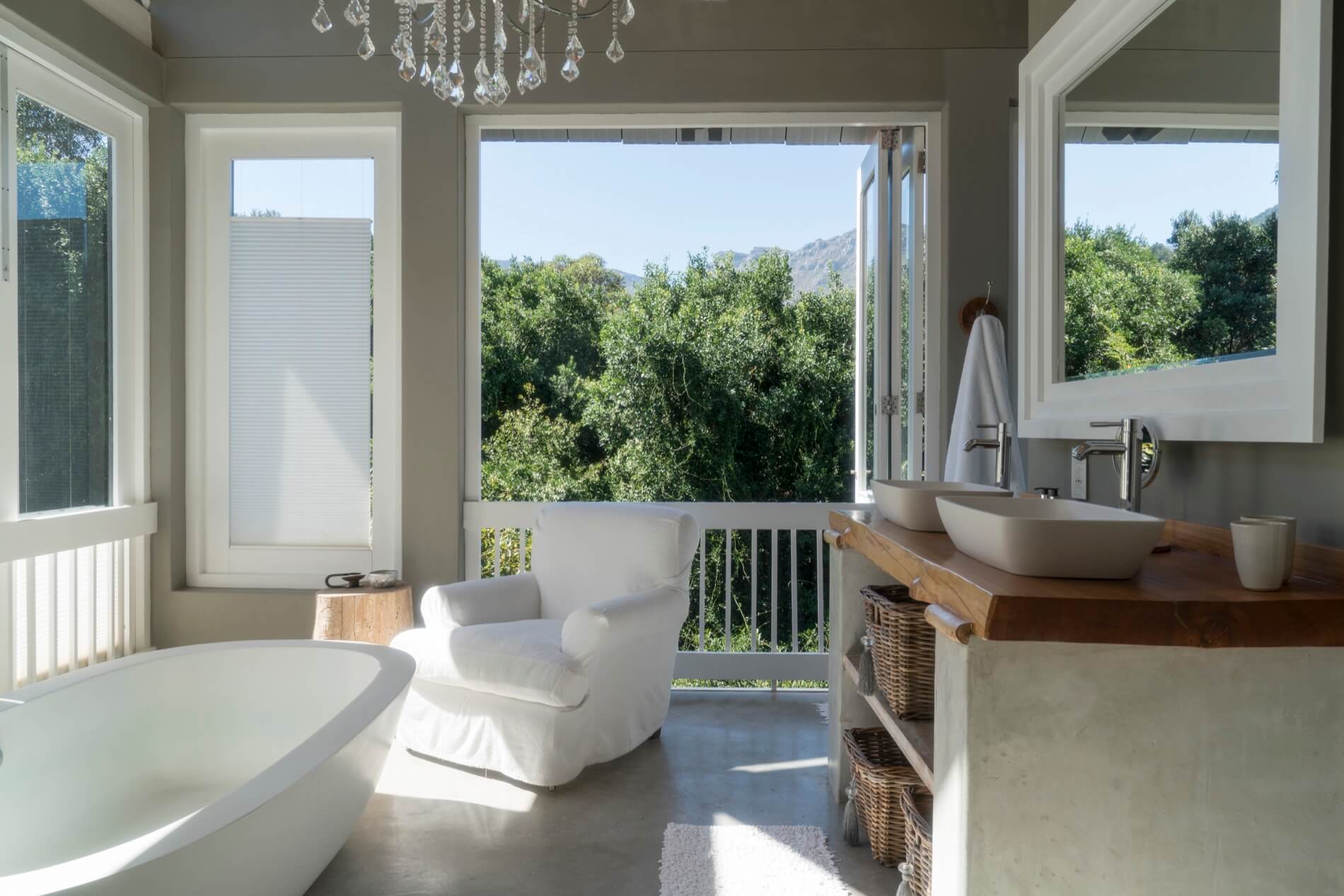 Photo 15 of Villa Maison Noir accommodation in Hout Bay, Cape Town with 5 bedrooms and 5 bathrooms