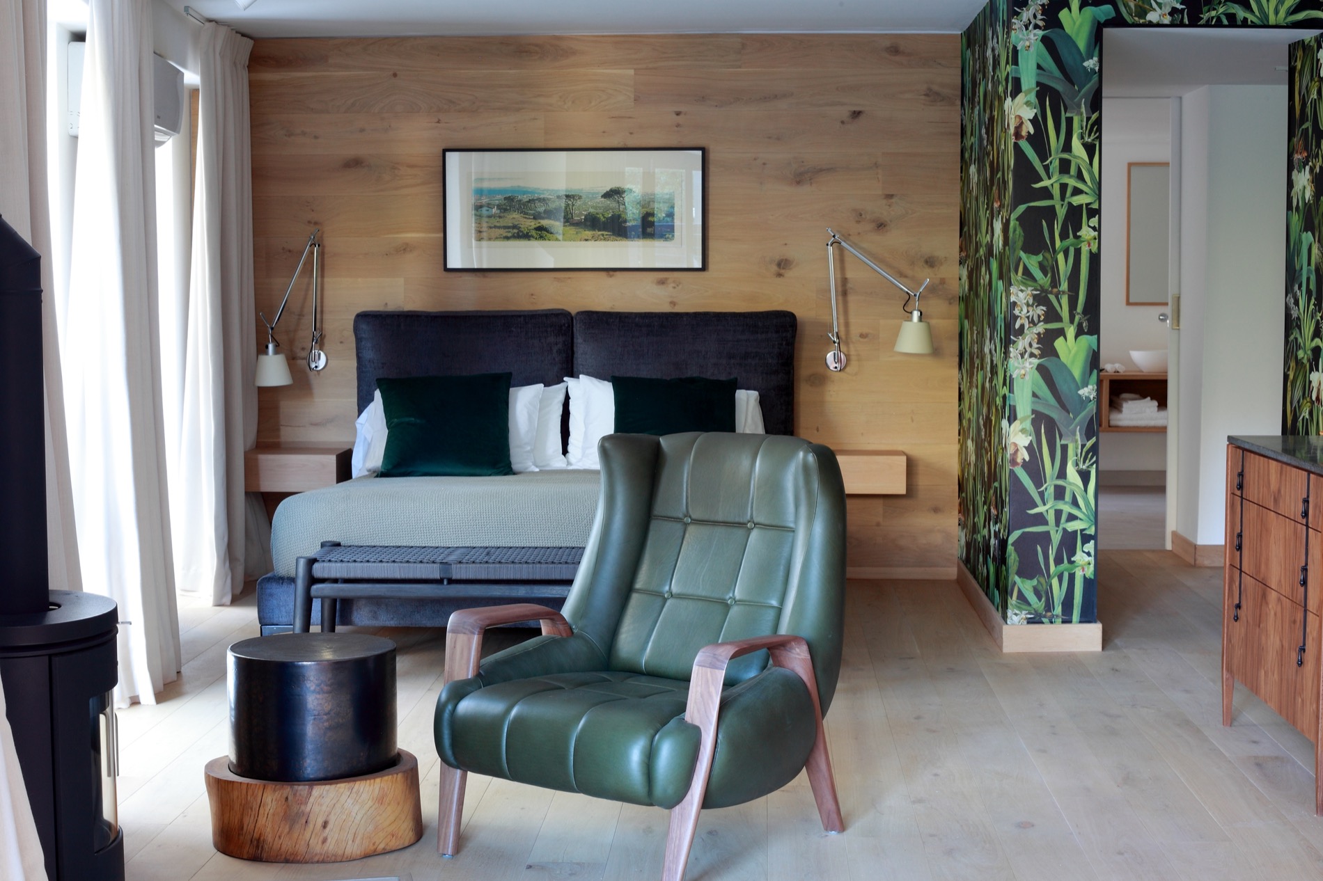 Photo 5 of Villa Maison Noir accommodation in Hout Bay, Cape Town with 5 bedrooms and 5 bathrooms