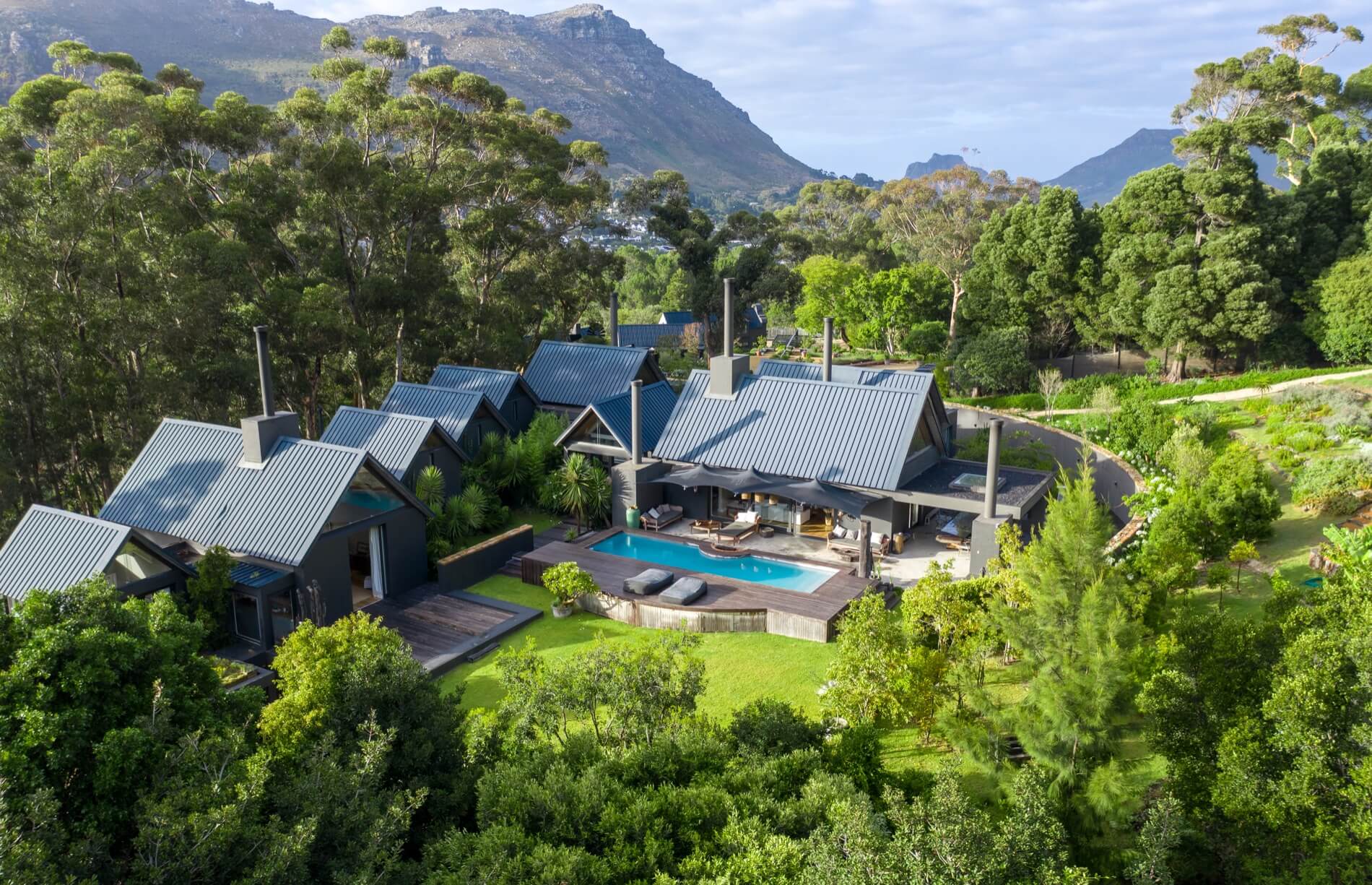 Photo 2 of Villa Maison Noir accommodation in Hout Bay, Cape Town with 5 bedrooms and 5 bathrooms
