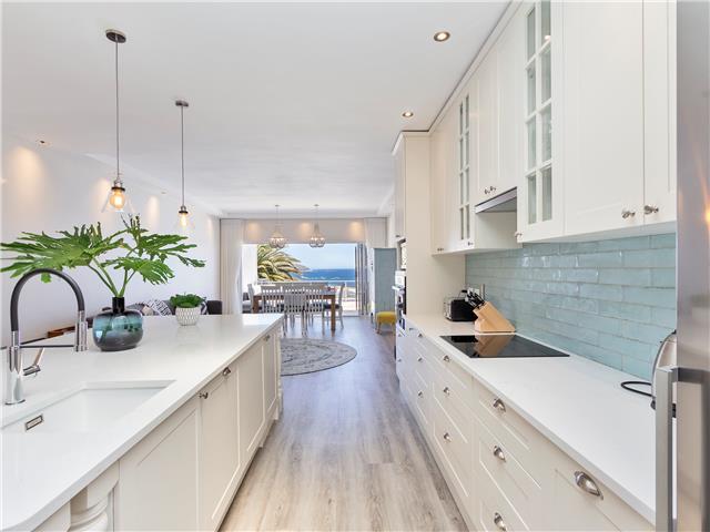 Photo 23 of Summer Place accommodation in Camps Bay, Cape Town with 3 bedrooms and 3 bathrooms