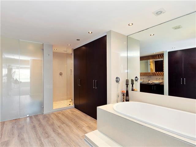 Photo 10 of Summer Place accommodation in Camps Bay, Cape Town with 3 bedrooms and 3 bathrooms