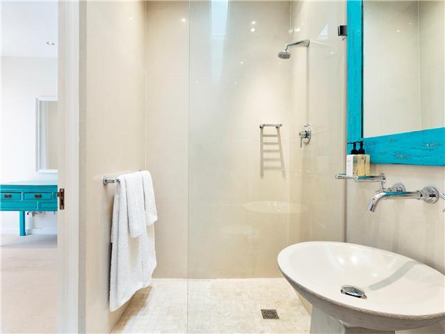 Photo 7 of Summer Place accommodation in Camps Bay, Cape Town with 3 bedrooms and 3 bathrooms