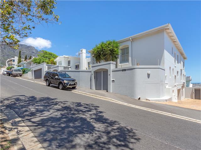 Photo 4 of Summer Place accommodation in Camps Bay, Cape Town with 3 bedrooms and 3 bathrooms
