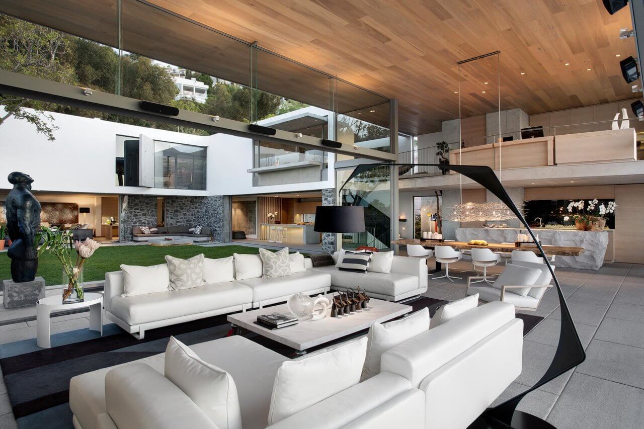 Photo 3 of Villa Boma accommodation in Bantry Bay, Cape Town with 5 bedrooms and 5 bathrooms