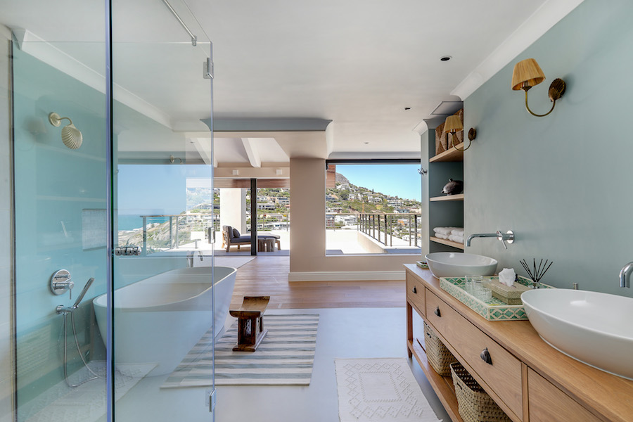 Photo 17 of Villa Paradise accommodation in Llandudno, Cape Town with 5 bedrooms and 7 bathrooms