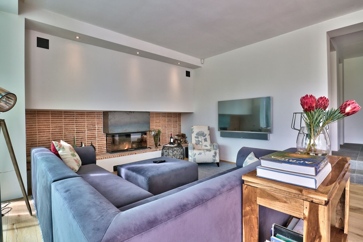 Photo 25 of Villa Glen accommodation in Higgovale, Cape Town with 5 bedrooms and 5 bathrooms