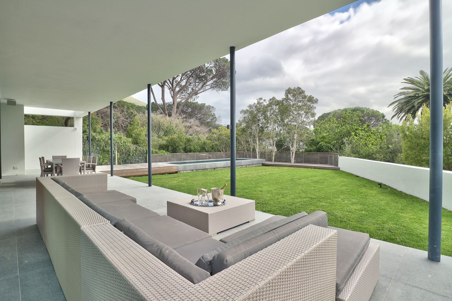 Photo 23 of Villa Glen accommodation in Higgovale, Cape Town with 5 bedrooms and 5 bathrooms
