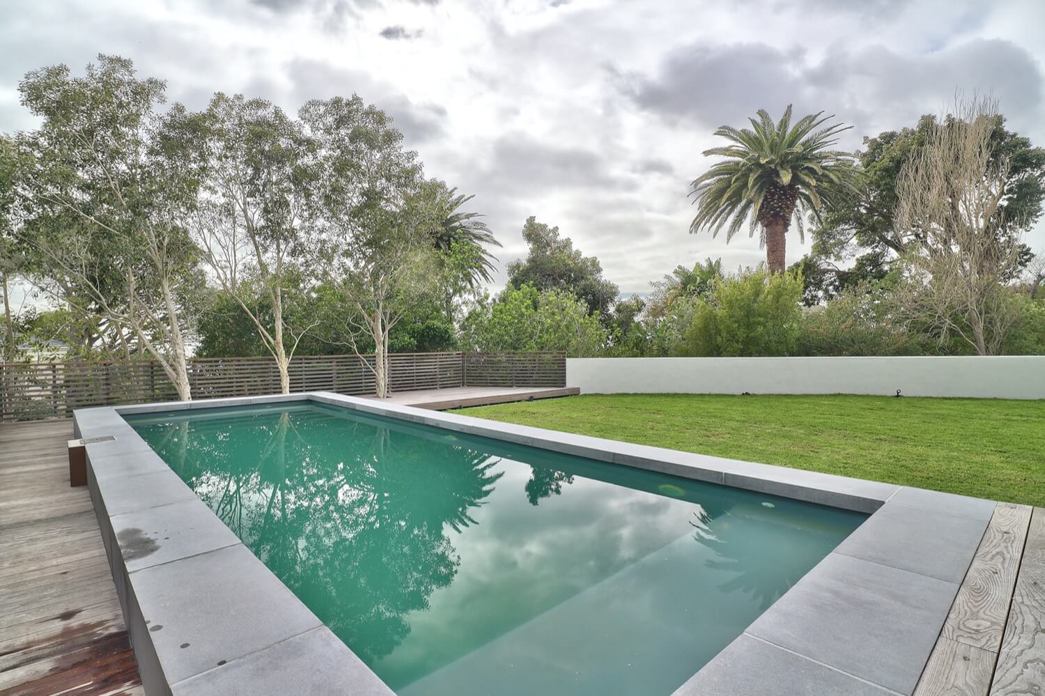 Photo 21 of Villa Glen accommodation in Higgovale, Cape Town with 5 bedrooms and 5 bathrooms